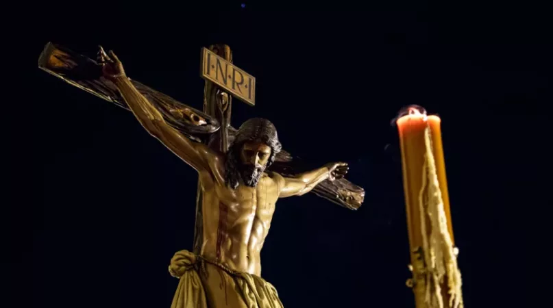 Descubre la Semana Santa en una sola imagen: Infografía completa y detallada 1 Cristo Crucificado