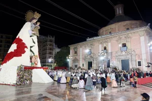 Entrada de la Virgen Maria de los Desamparados patrona de Valencia en la plaza de toros 3 Entrada de la Virgen Maria de los Desamparados patrona de Valencia en la plaza de toros
