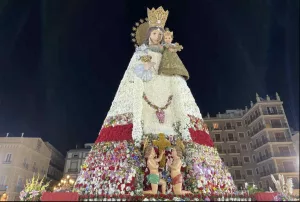 Entrada de la Virgen Maria de los Desamparados patrona de Valencia en la plaza de toros 2 Entrada de la Virgen Maria de los Desamparados patrona de Valencia en la plaza de toros