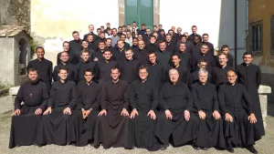 Fallece el Padre Carlos Buela, fundador del Instituto del Verbo Encarnado (IVE) 2 Algunos sacerdotes del Instituto del Verbo Encarnado fundado por el Padre Carlos Buela, IVE