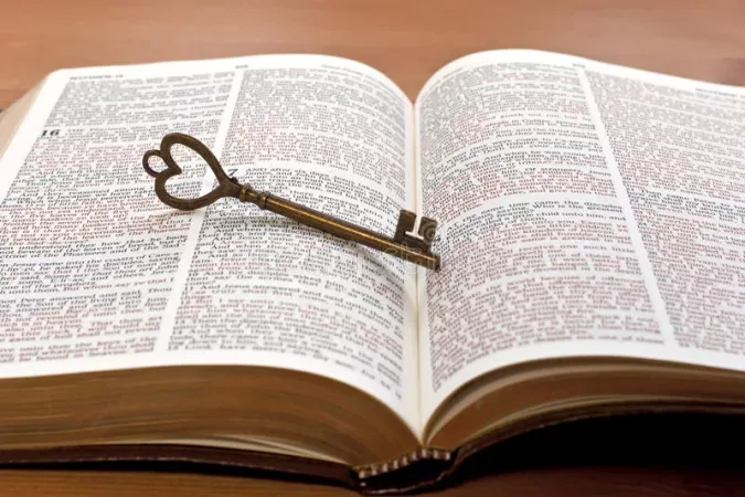 ¿Cómo puede ayudarte la Biblia en tu vida diaria? Tómate 5 minutos para saberlo 1 La biblia es la llave