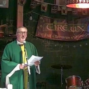 Mundo Católico. Pub irlandés convertido en Iglesia.