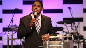 Pastor sudafricano es enterrado tras casi 600 días de espera por resucitar 3 PASTOR Siva Moodley