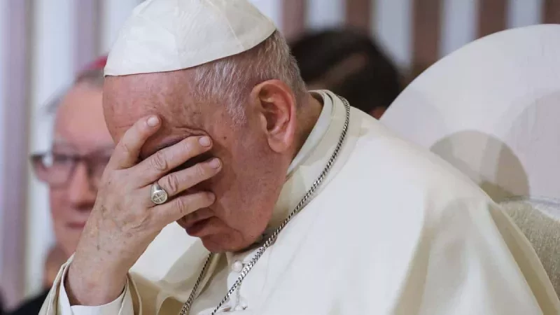 Su Santidad el Papa Francisco bajo cuidado médico por obstrucción intestinal 2 Papa francisco Pornogracia sacerdotes monjas