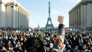 Protestas en Francia: Convento de los Jacobinos prendido en llamas 2 Protestas en Francia
