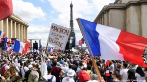 Protestas en Francia: Convento de los Jacobinos prendido en llamas 4 Protestas en Francia