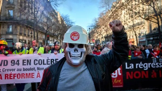 Protestas en Francia: Convento de los Jacobinos prendido en llamas 1 Protestas en Francia