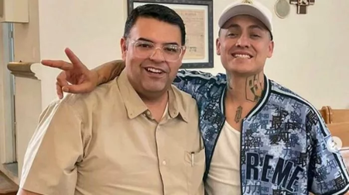 Rapero mexicano Alemán causa polémica al repartir marihuana en iglesias 1 Rapero mexicano Aleman