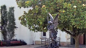 Ordenan retirar estatua de San Miguel Arcangel en Francia 2 San Miguel Arcangel