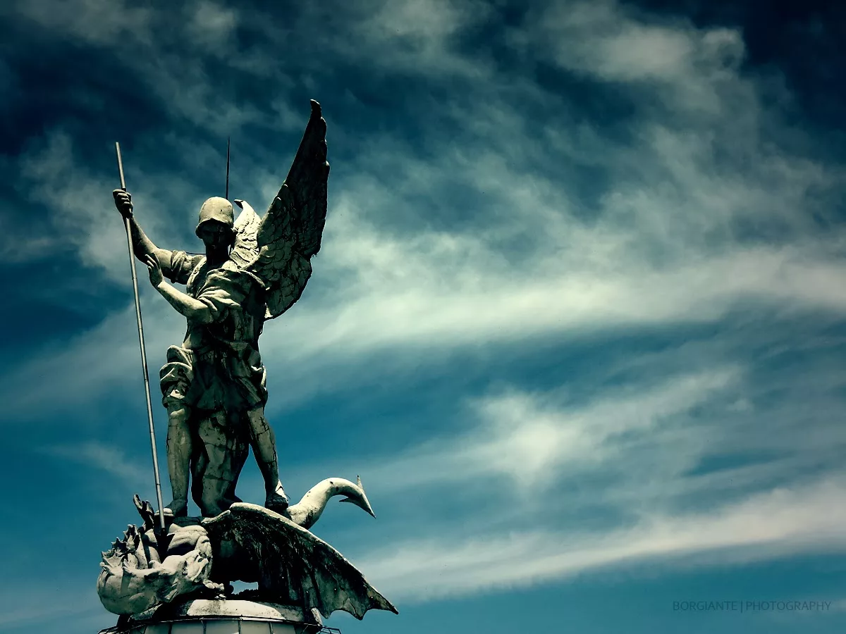 Ordenan retirar estatua de San Miguel Arcangel en Francia 1 San Miguel Arcangel