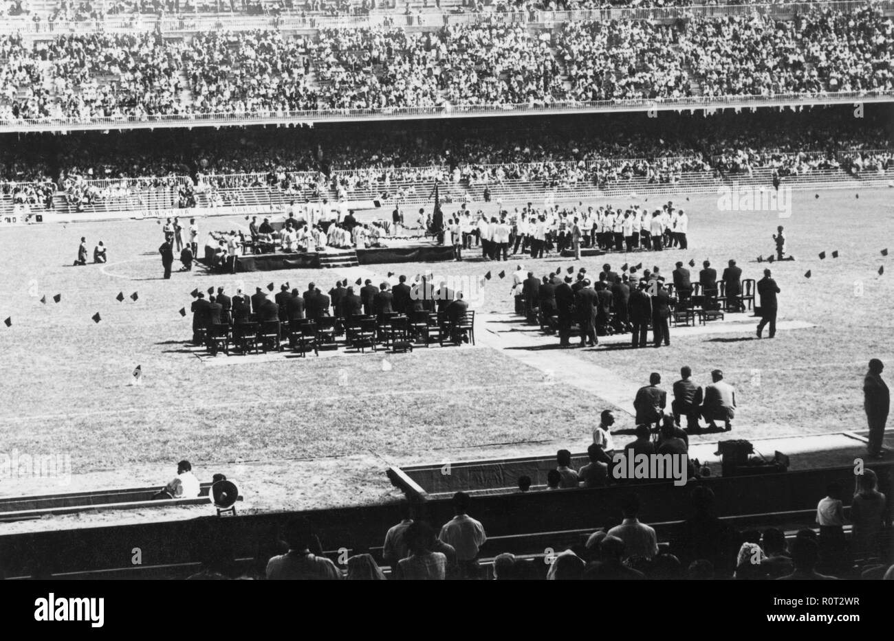 Video de la Santa Misa inaugural del estadio de Futbol Club Barcelona en 1957 1 Misa inaugural del estadio del Barça
