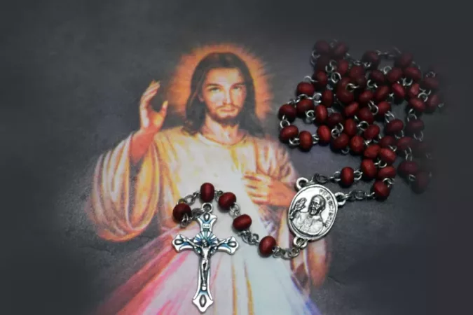 14 increíbles promesas de Jesús a quienes rezan la Coronilla de la Divina Misericordia 1 Divina Misericordia