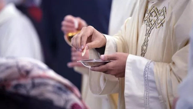 Falso cura celebraba sacramentos en club de Caracas: alerta Arquidiócesis 1 falso cura