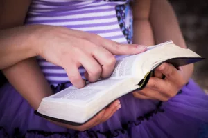 ¿Cómo puede ayudarte la Biblia en tu vida diaria? Tómate 5 minutos para saberlo 3 La Biblia te puede ayudar