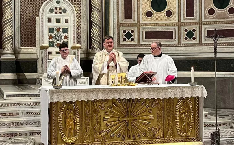 Escándalo en la catedral del Papa: obispo anglicano masón y divorciado celebra en el altar de San Juan de Letrán 1 noticias del vaticano obispo mason