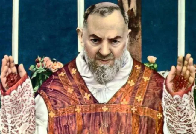 Padre Pio celebrando la Santa Misa