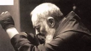 Ataques del Demonio: 5 santos que combatieron contra el demonio 3 Ataques del demonio a Padre Pio