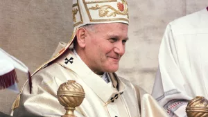 11 Obispos que lucharon contra el comunismo: su legado y valentía 9 papa San Juan Pablo II lucho contra el comunismo