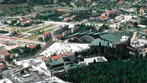 San Giovanni Rotondo: el destino perfecto para el turismo cristiano y la devoción a Padre Pío 6 Turismo cristiano: vista aérea santuario