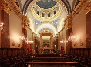 Descubre la riqueza del turismo cristiano en Canterbury 8 Turismo cristiano: Capilla de San Juan