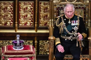 La Coronación del Rey Carlos III: Cambios en la liturgia y en la participación religiosa 2 La Coronación del Rey Carlos III