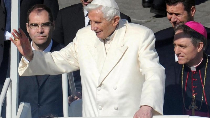Un Año de Luto: Recordando la Muerte de Benedicto XVI 3 Benedicto XVI
