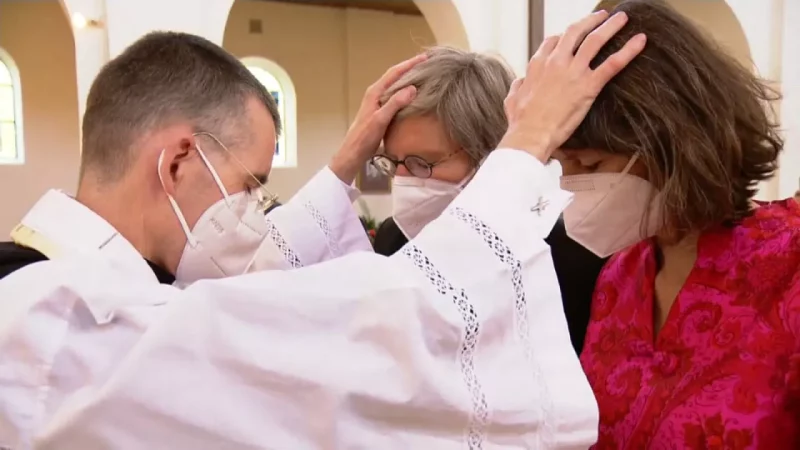 Sacerdotes Católicos Bendicen Parejas del Mismo Sexo 3 Parejas del mismo sexo