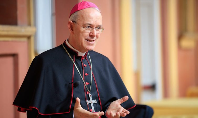 Monseñor Schneider Exhorta a Orar por el Papa Francisco Frente a la Confusión en la Iglesia 3 Monseñor Schneider
