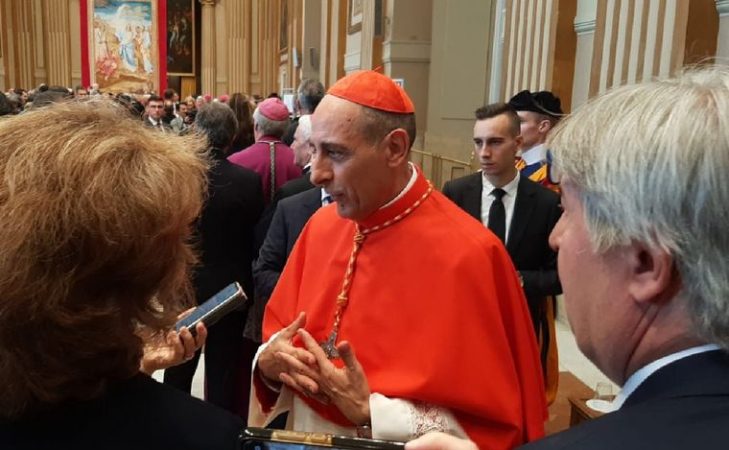 Cardenal Fernández Desafía a Obispos: ¡Bendiciones a Parejas del Mismo Sexo Irrevocables! 2 Bendiciones