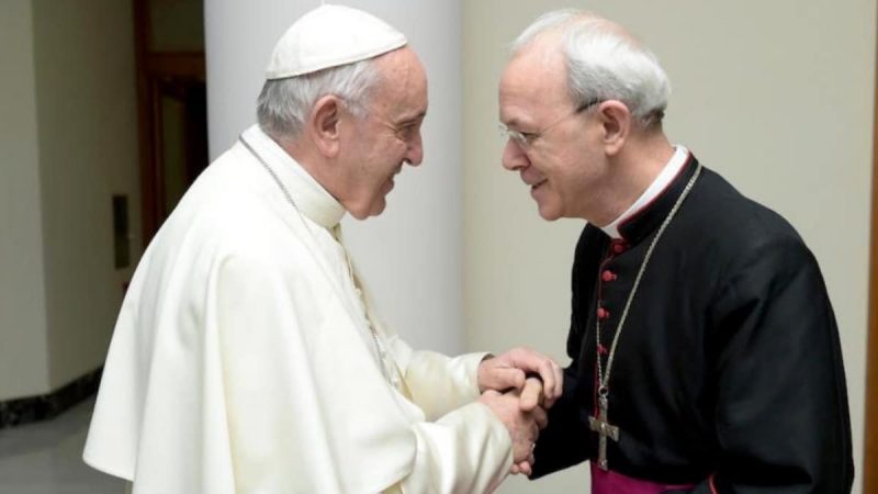 Monseñor Schneider Exhorta a Orar por el Papa Francisco Frente a la Confusión en la Iglesia 2 Monseñor Schneider