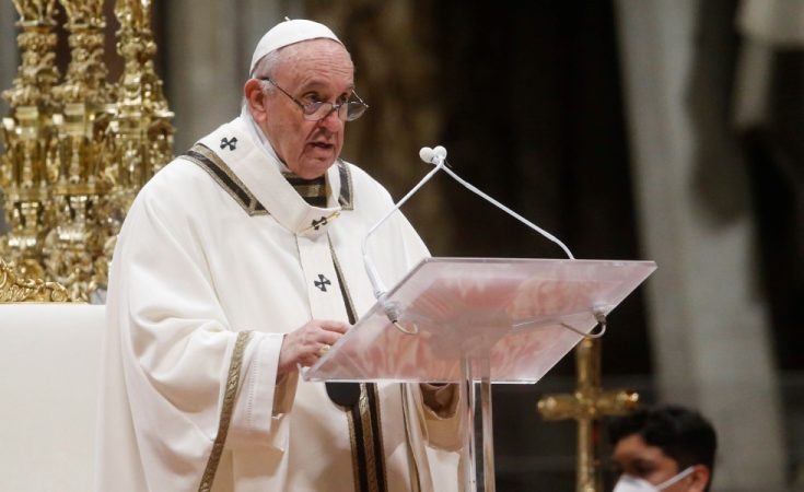 Papa Francisco celebra misa y dos mujeres interrumpen gritando en la Iglesia 2 Papa Francisco