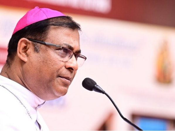 Escándalo en la Iglesia: Obispo Acusado de Múltiples Faltas Obligado a Renunciar 2 Obispo