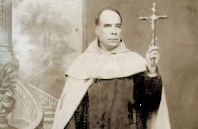 Hay sacerdotes que sirven al Demonio infiltrados dentro de la Iglesia Catolica dice San Miguel Arcangel 2 San Miguel Arcangel