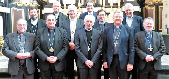 Escándalo en la Iglesia: ¡Obispos belgas respaldan uniones homosexuales en histórico comunicado! 3 OBISPOS BELGAS