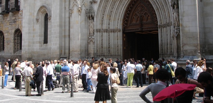 Altercado en Cestona: Grupo de Okupas Interrumpe Misa con Protestas Contra la Iglesia 3 Cestona