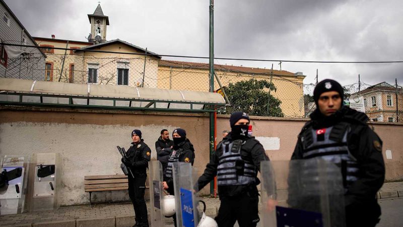 Terror en Estambul: Ataque Armado en Iglesia Católica Durante Misa Deja un Muerto 2 Terror en Estambul