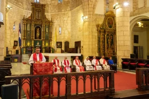 Imagen de una iglesia católica o un obispo en un sermón