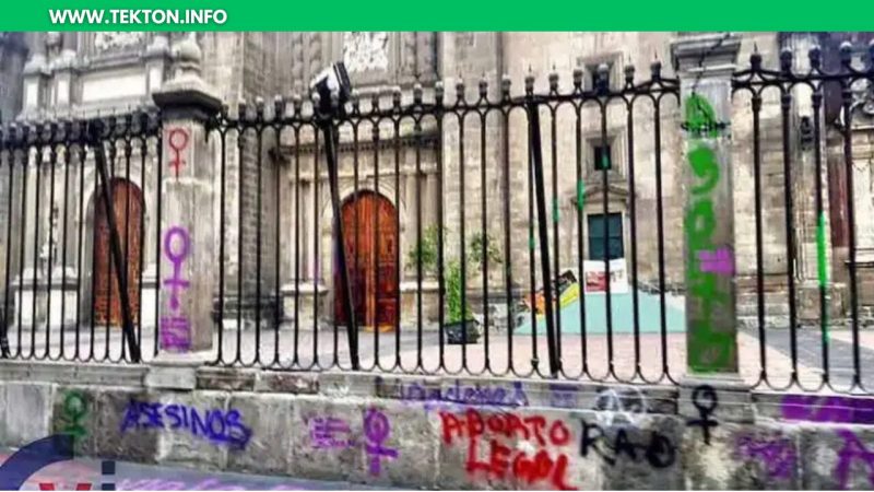 Catedrales y Templos Católicos Vandalizados Durante las Marchas Feministas del 8M en México 1 Catedrales y Templos Católicos Vandalizados Durante las Marchas Feministas del 8M en México