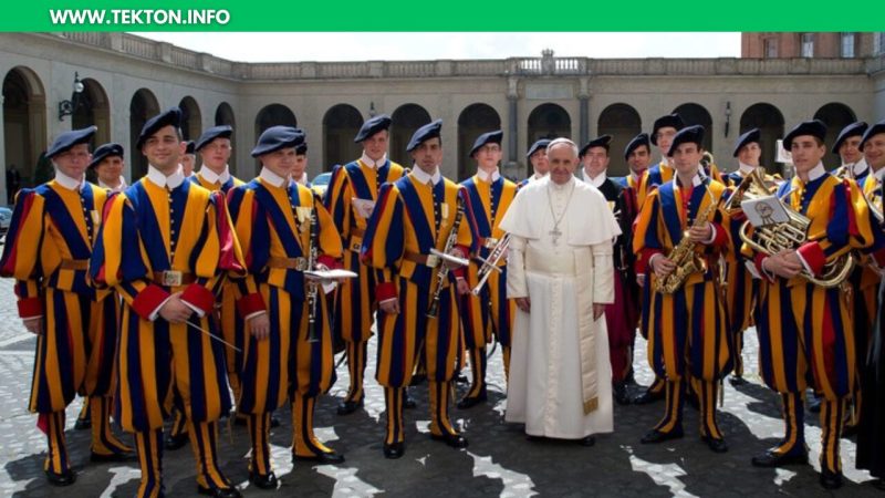 ¿Qué hace la Guardia Suiza mientras el Papa Francisco está en el hospital?