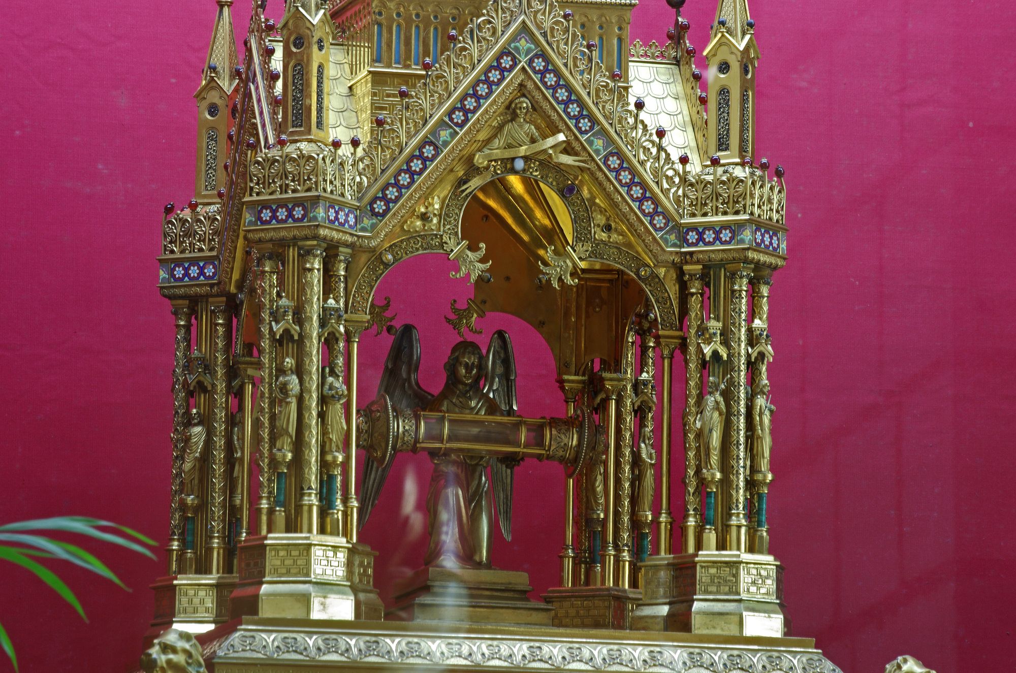 El Milagro Eucarístico de Brujas: La Preciosísima Sangre de Jesús y su Custodia en Flandes 1 Milagro Eucarístico