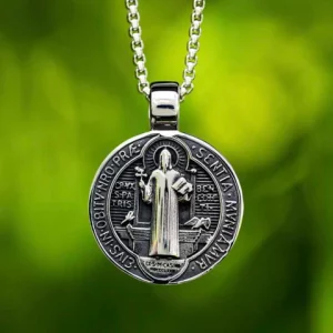 La Medalla de San Benito: el sacramental más temido por los demonios 3 sacramental
