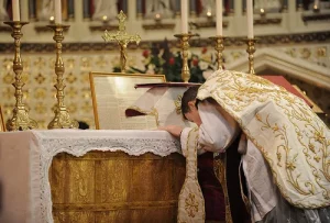 ¿Por qué no puedes "ver" lo que ocurre realmente en la Misa? 3 Misa