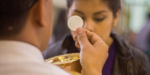 ¿Puedes comulgar si has cometido este pecado? La respuesta clara del Magisterio 4 comulgar