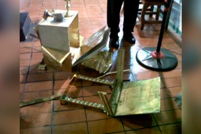 Profanan iglesia en México: destruyen el Sagrario y arrojan hostias consagradas al suelo 1 Profanan iglesia en México: destruyen el Sagrario y arrojan hostias consagradas al suelo
