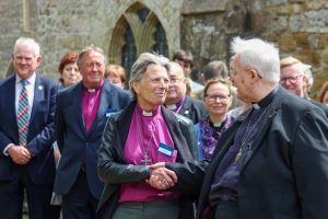 Reino Unido nombra a su primera “arzobispa” anglicana y líder LGBTQ+ 4 Reino Unido nombra a su primera “arzobispa” anglicana